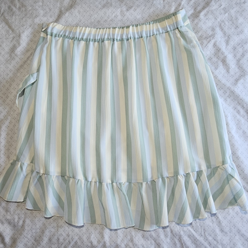 LC Lauren Conrad Asymmetrical Skirt in Light Blue and White - Picture 3 of 5